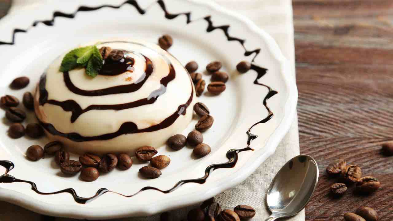 Panna cotta al cioccolato, altro che coppa da banco frigo